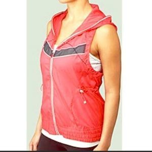 Lululemon run like the wind vest size 6